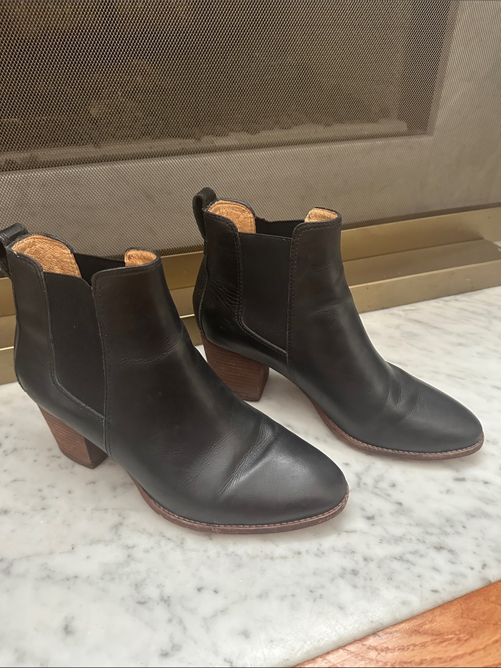 Madewell Black Leather Chelsea Ankle Boots with Stacked Heel - Size 8.5